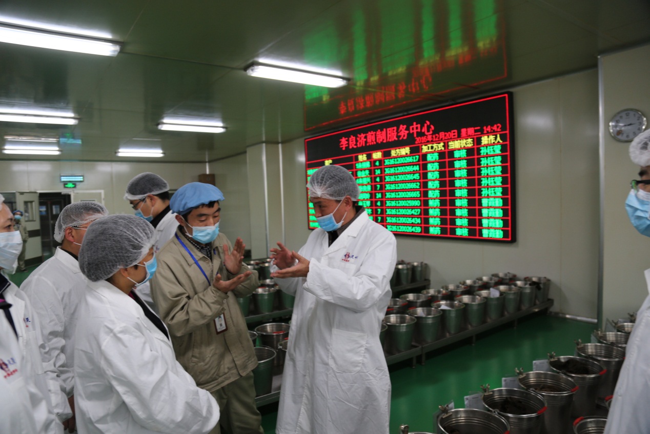 無錫市食品藥品監督管理局領導來李良濟參觀考察(圖4) 無錫市食品藥品監督管理局領導來李良濟參觀考察(圖4)