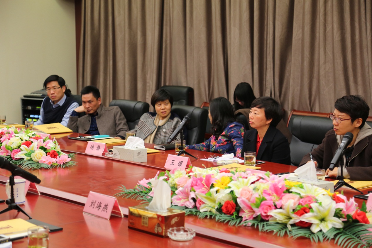 無錫市食品藥品監督管理局領導來李良濟參觀考察(圖7) 無錫市食品藥品監督管理局領導來李良濟參觀考察(圖7)