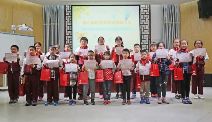 李良濟健康講座校園行活動暨李良濟中醫藥文化輔導教育基地授牌儀(圖8) 李良濟健康講座校園行活動暨李良濟中醫藥文化輔導教育基地授牌儀(圖8)