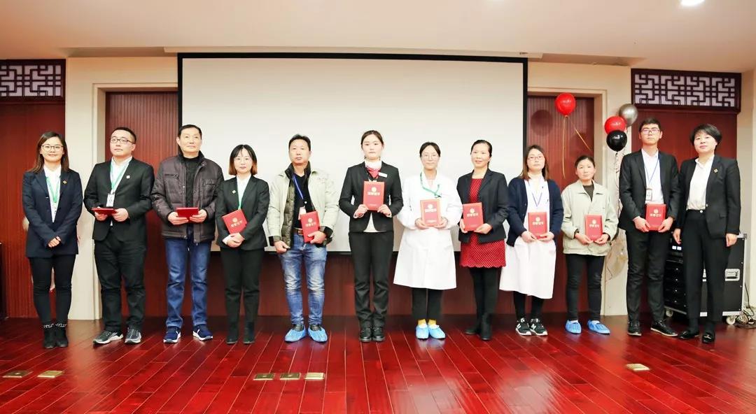 總結沉淀,不忘初心,李良濟集團2018年度總結大會隆重(圖10) 總結沉淀,不忘初心,李良濟集團2018年度總結大會隆重(圖10)