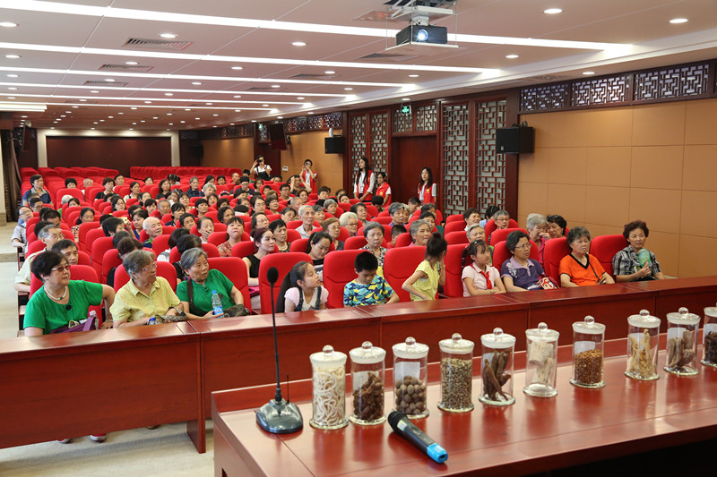 悠悠藥草香 款款眾人來——走進(jìn)百年李良濟(jì)2016夏季養(yǎng)生文化節(jié)(圖4) 悠悠藥草香 款款眾人來——走進(jìn)百年李良濟(jì)2016夏季養(yǎng)生文化節(jié)(圖4)