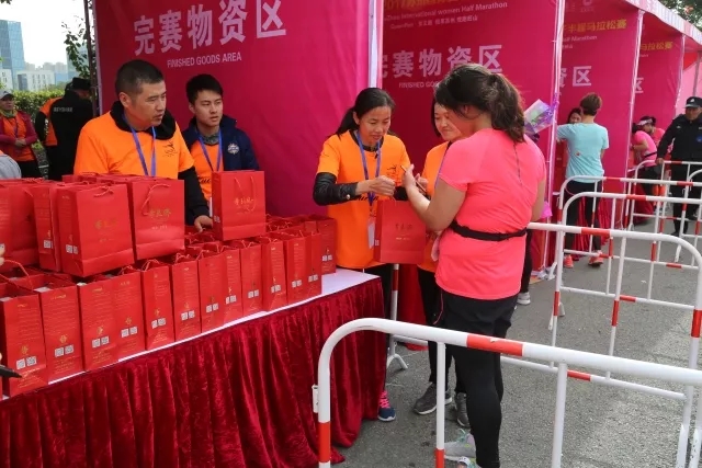 2017蘇州“女王跑”,李良濟強勢助跑(圖2) 2017蘇州“女王跑”,李良濟強勢助跑(圖2)