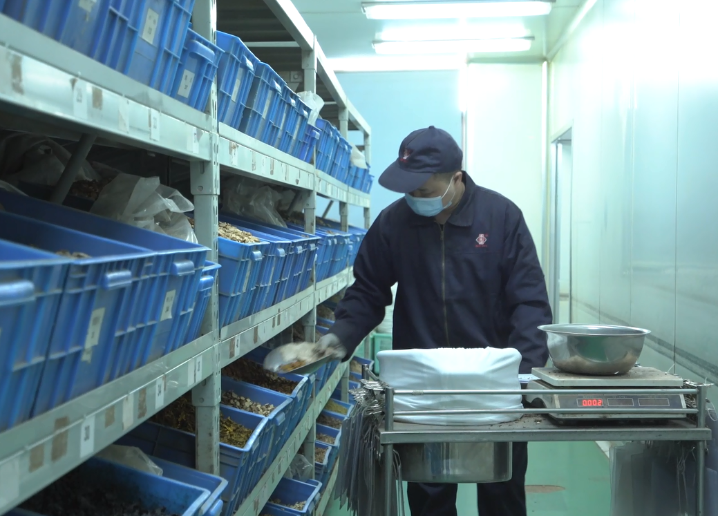 10萬帖!李良濟連夜熬制防疫方馳援上海,溫暖守“滬”!(圖7) 10萬帖!李良濟連夜熬制防疫方馳援上海,溫暖守“滬”!(圖7)